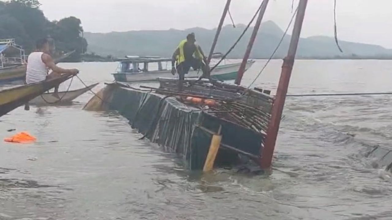 Ilocos Norte fisherfolks get modern fishing boat to boost