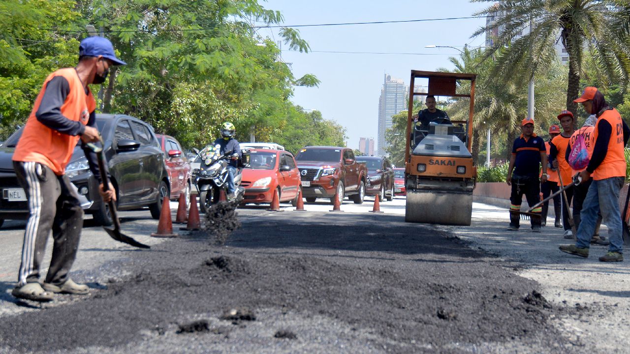 DPWH rolls out maintenance works on Roxas Blvd pavements - Maharlika ...