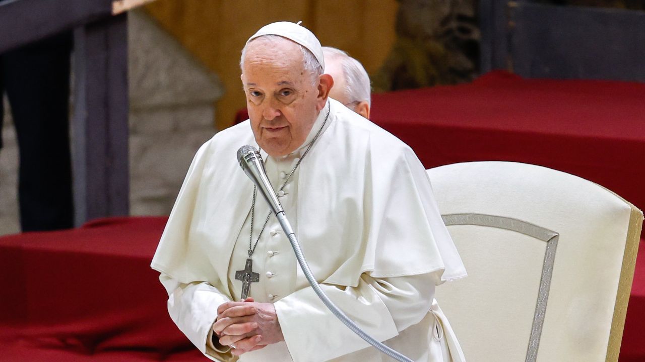 Pope Francis Approves Catholic Blessings For Same Sex Couples Emphasizes Distinction From 