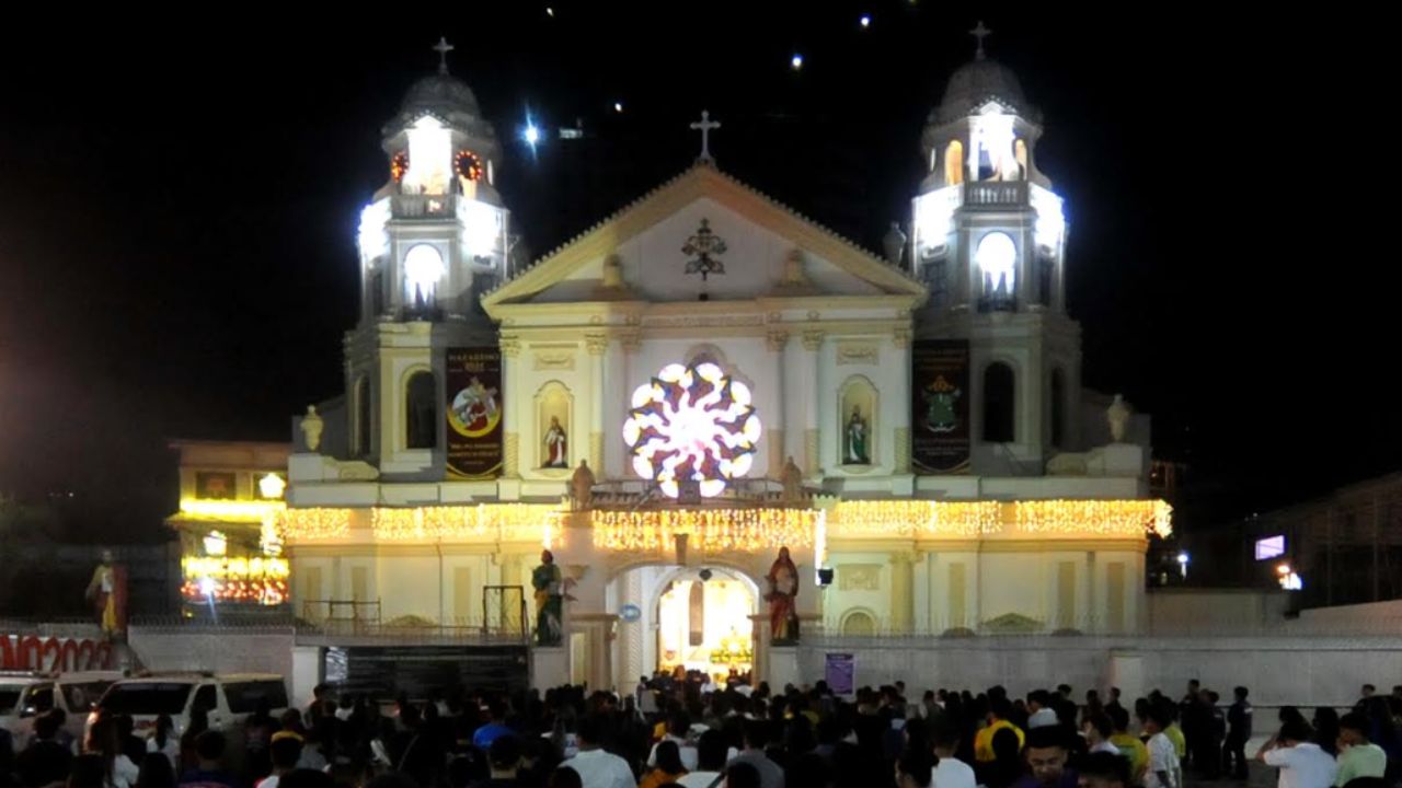 BRAVING DRIZZLE, DEVOTEES FLOCK TO 'SIMBANG GABI' AT MINOR BASILICA OF