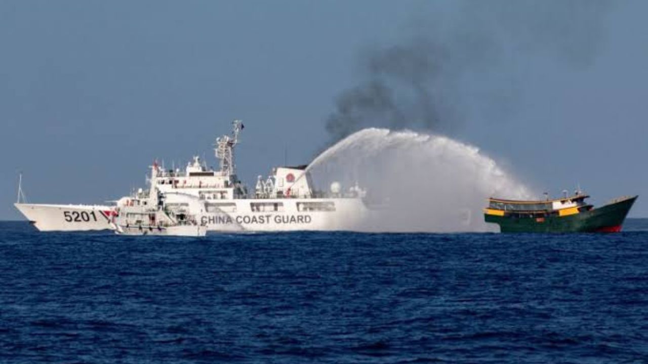 Ilocos Norte fisherfolks get modern fishing boat to boost